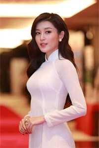 女主慕依依男主叫顾景深